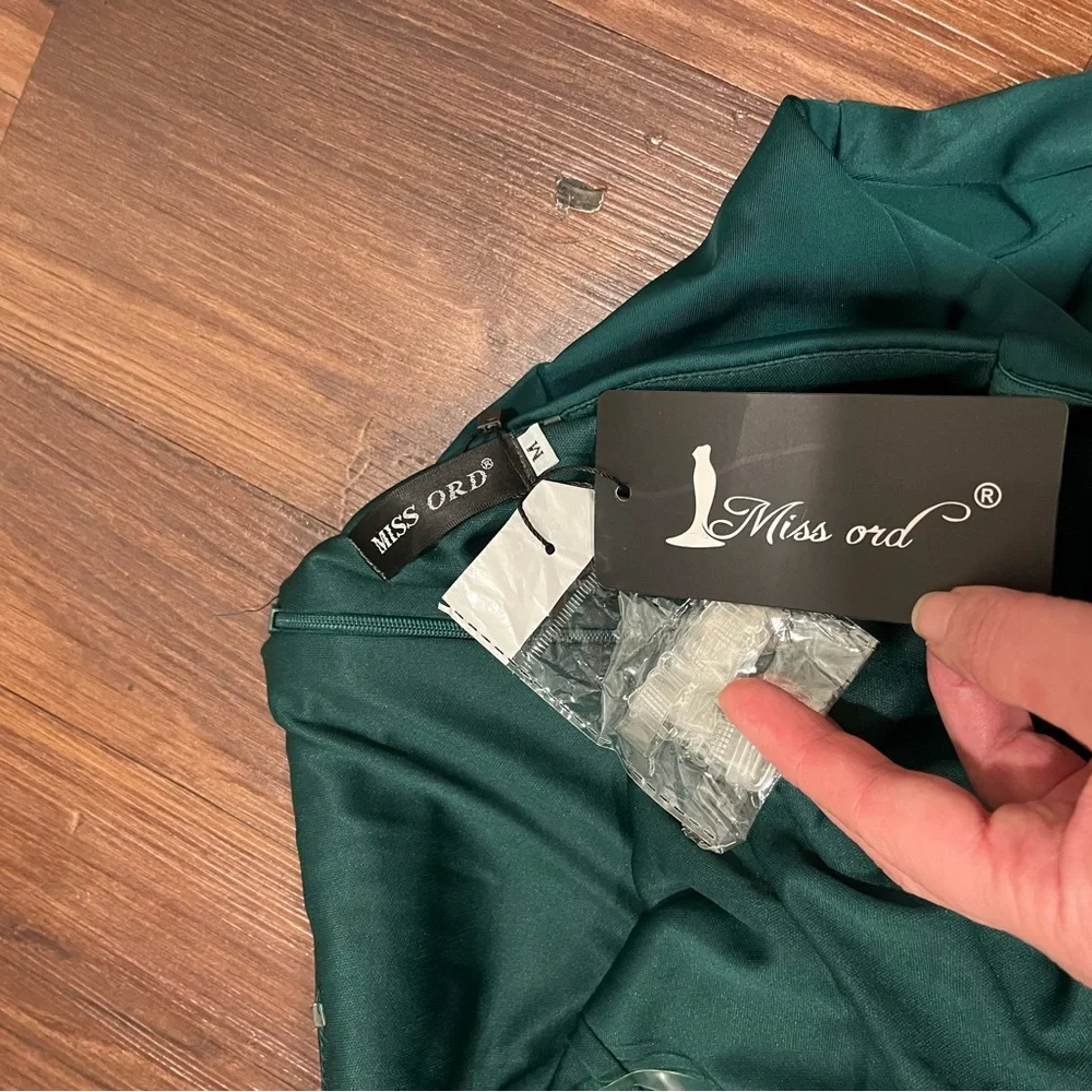 NWT Draping Emerald Green Dress  Size M - Picture 6 of 11